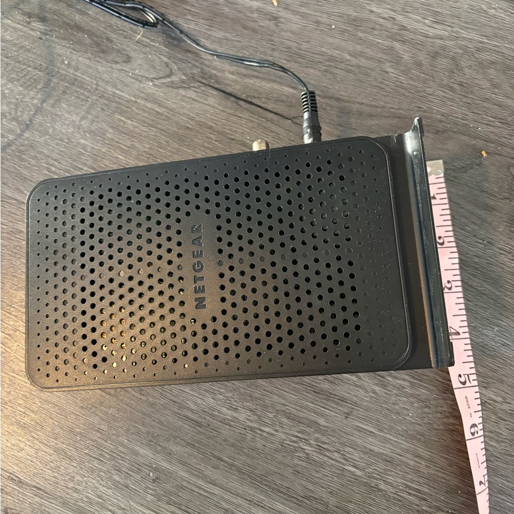 Netgear Black Wired Router - Picture 10 of 10
